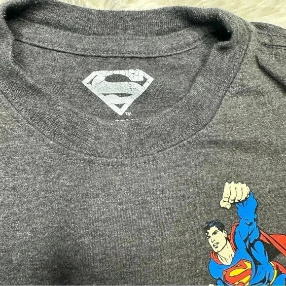 Superman T-Shirt Grey & Red Size 5T - Picture 16 of 16